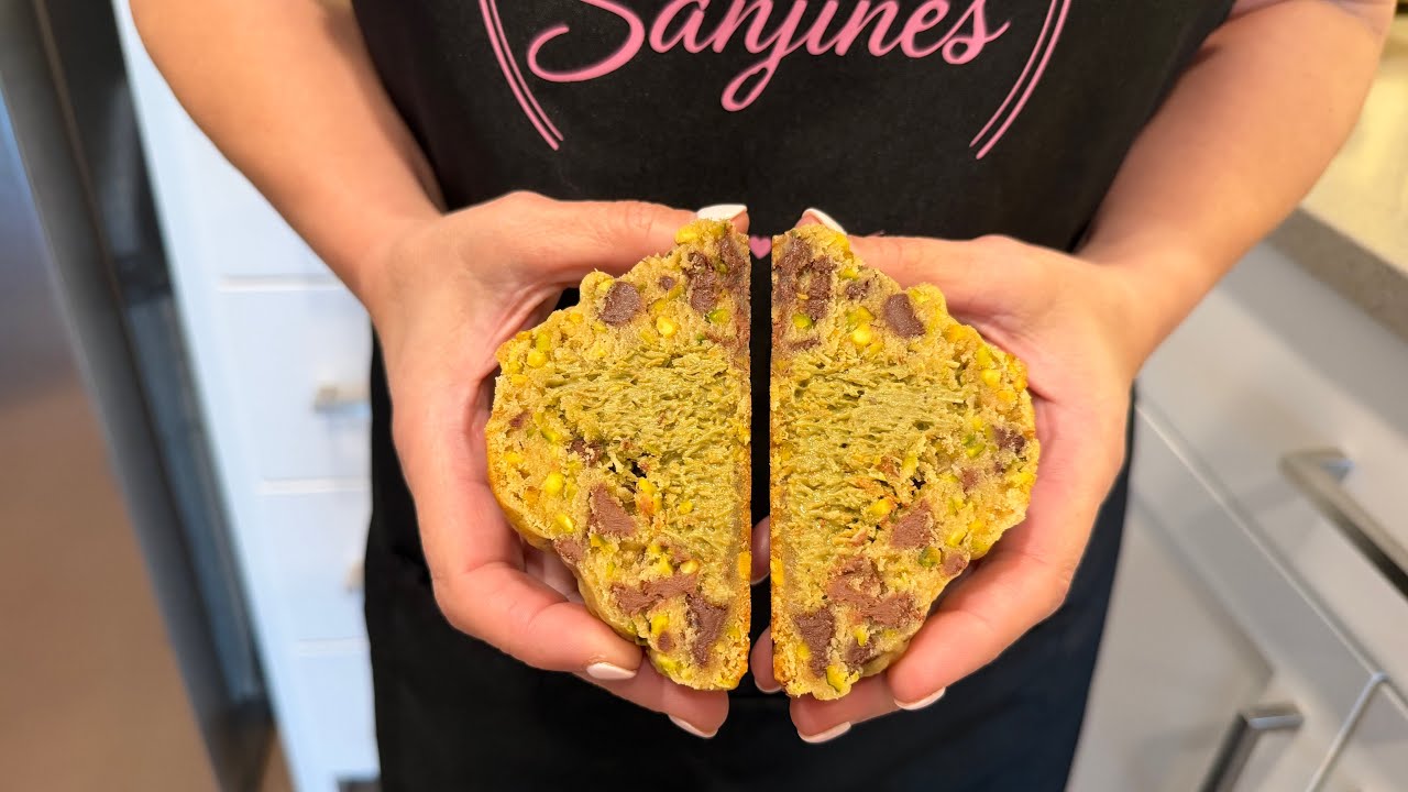 White chocolate chips pistachio con relleno Dubai