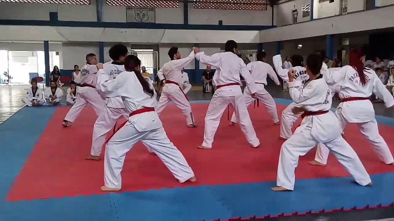 Exame de faixa preta taekwondo