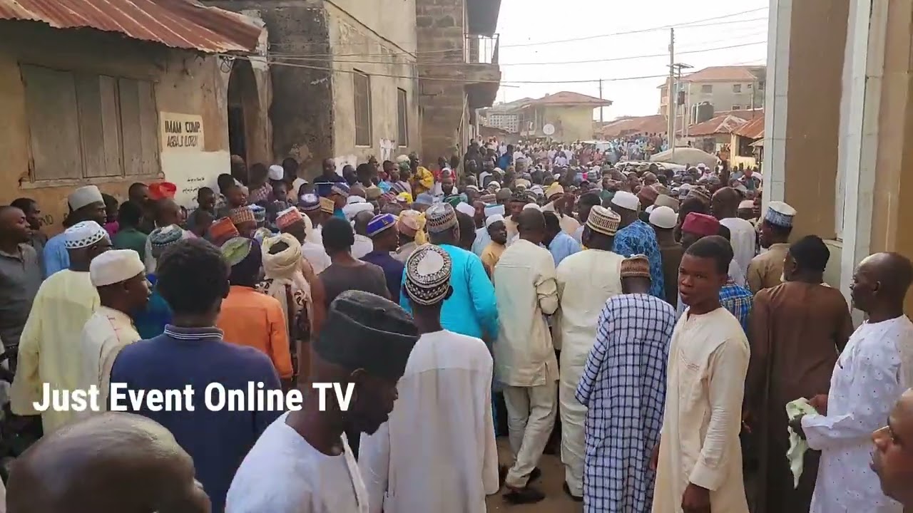 VIDEODeputy Chief Imam of Ilorin Emirate , Sheikh Ahmad Imam Imale led the Janaza (Burial Prayer)