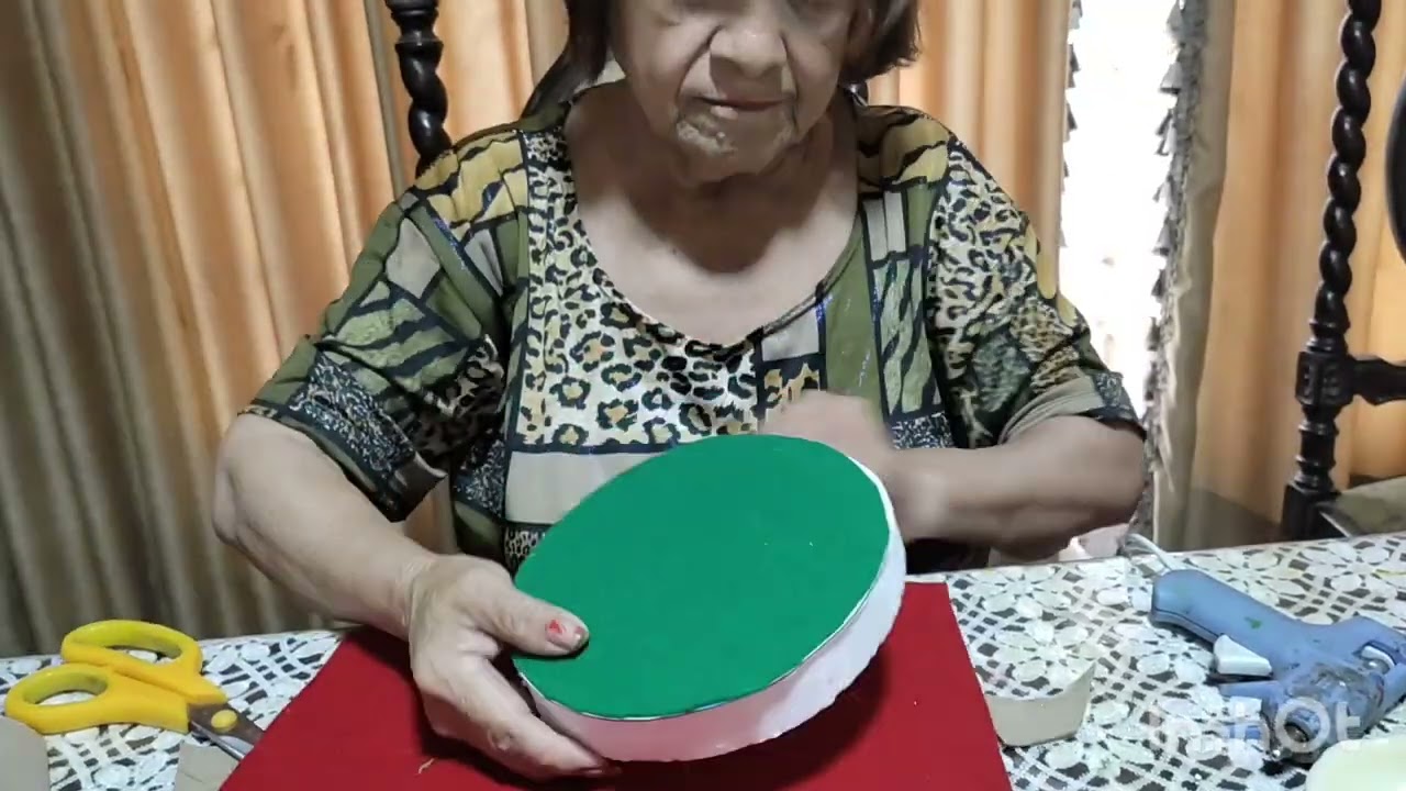 Adornos Navideños elaborado con cartón de huevos