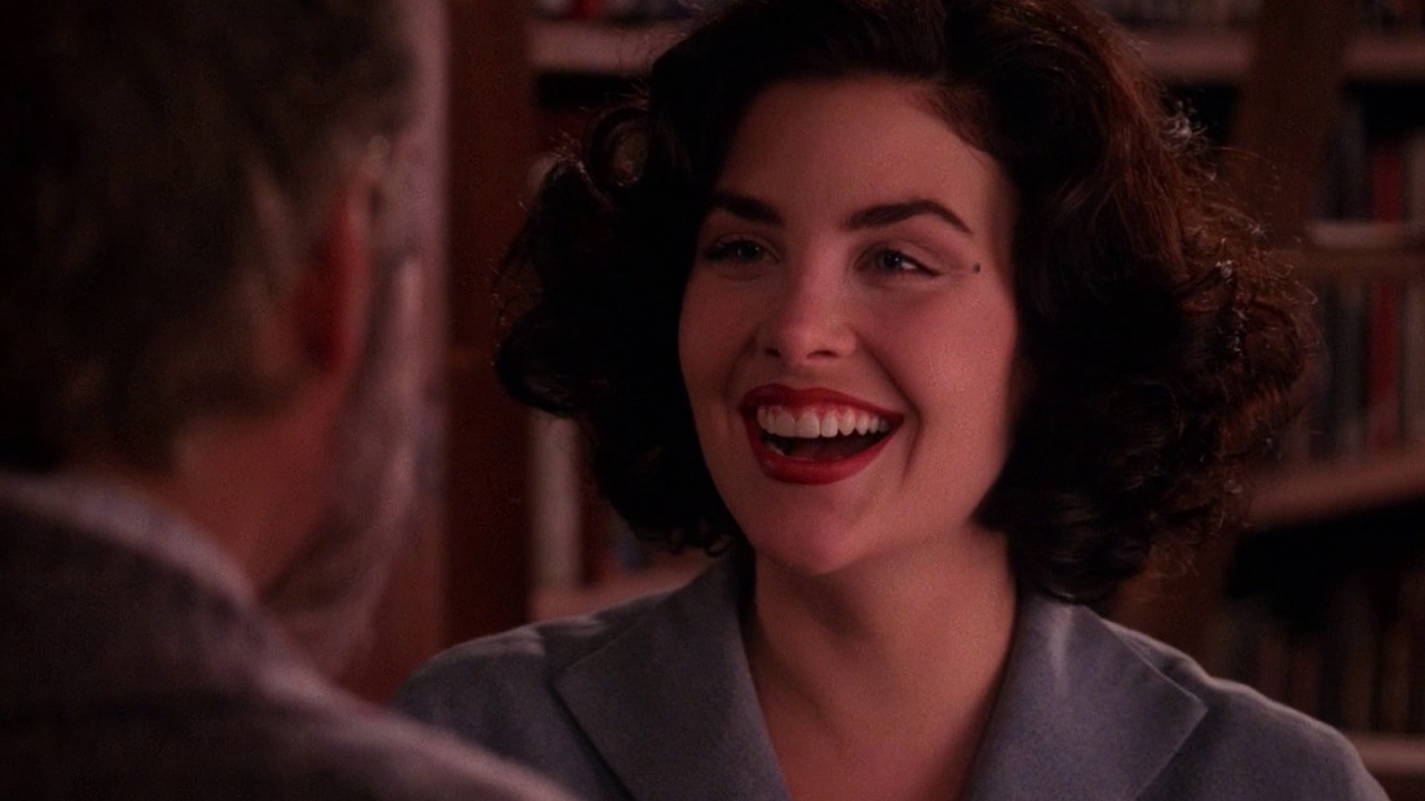 Twin Peaks - Audrey Horne runs into Windom Earle | HD Blu-ray