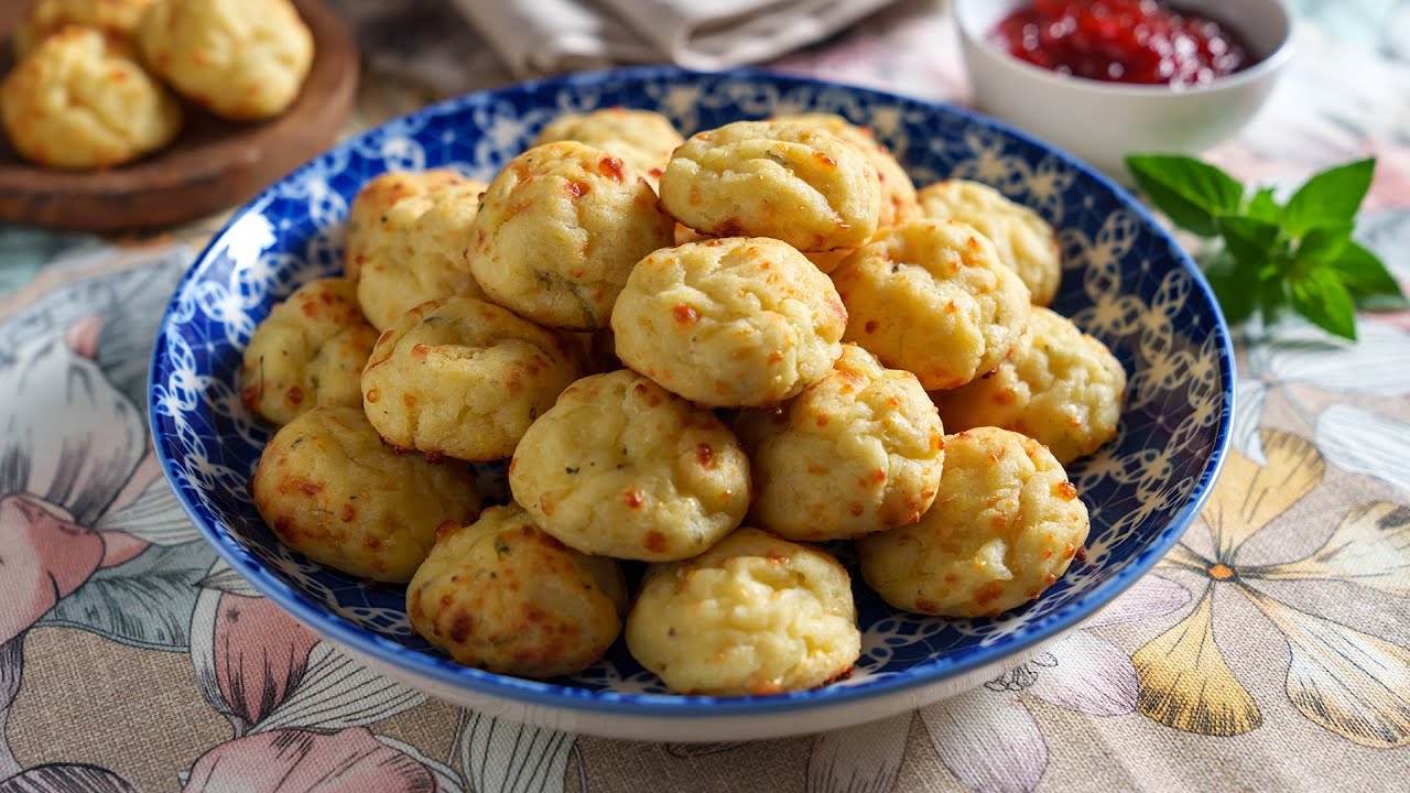 Bulete de cartofi cu cascaval, reteta cu doar 4 ingrediente care va incanta toata familia