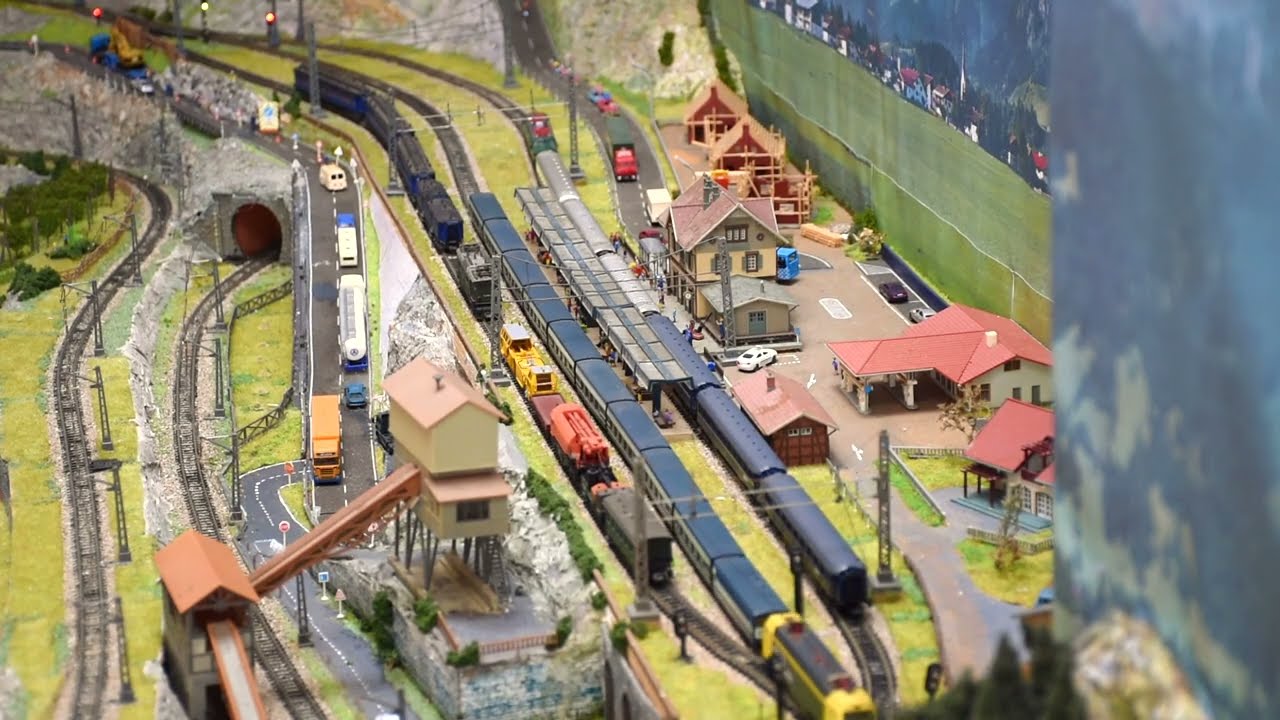 Talgos remolcados por la Rampa de Pajares …y sus homólogos en maqueta escala N. 2: Talgo Pendular.