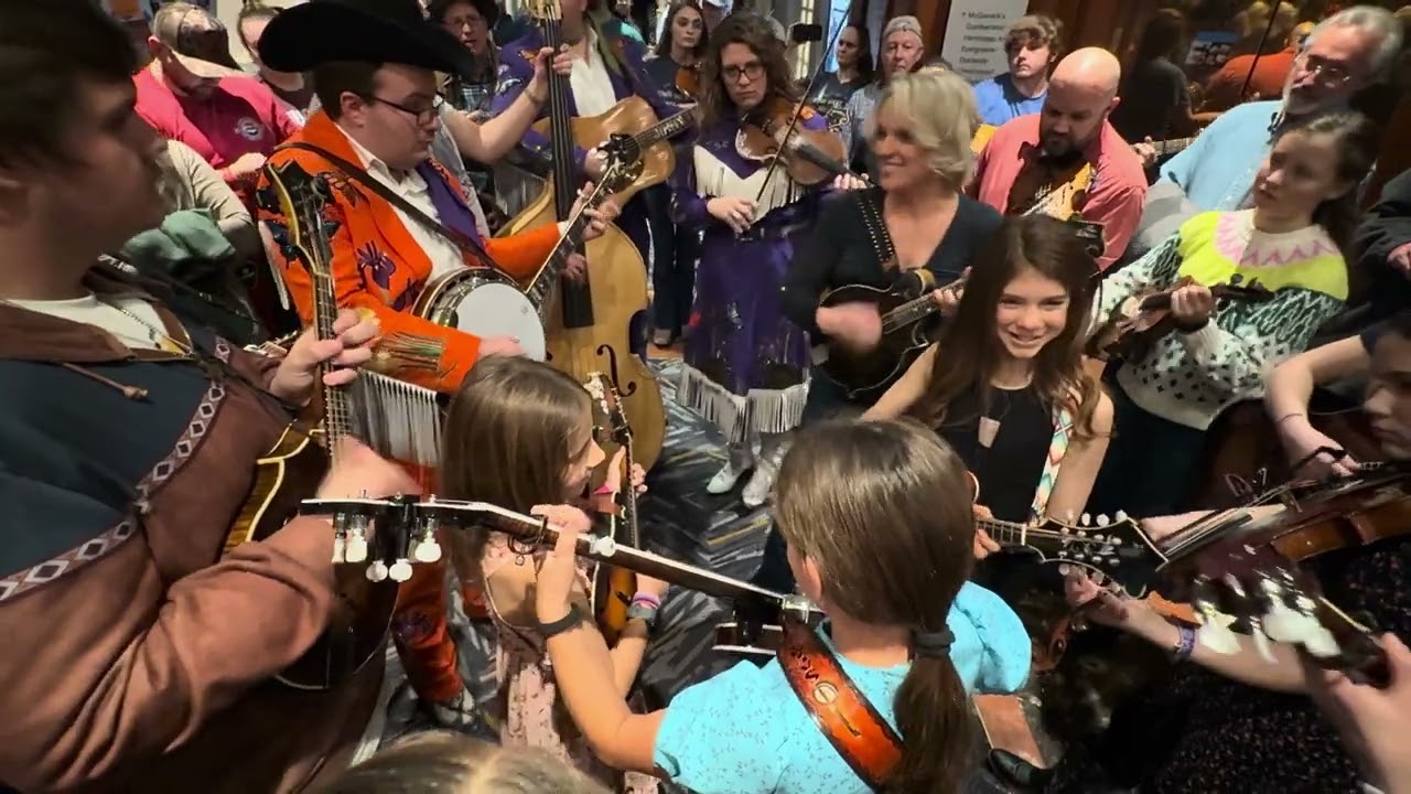 Bluegrass Magic! 🎻 Rhonda Vincent, The Kody Norris Show Jam at SPBGMA 'Drivin' Nails in My Coffin'