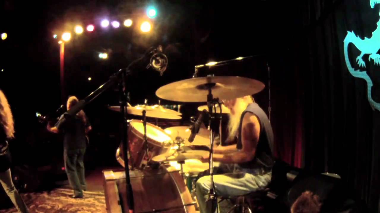 The Kentucky Headhunters perform 