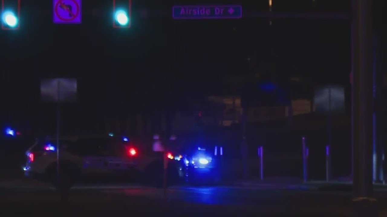 Trump motorcade arrives at Pittsburgh International Airport around 10 p.m. after rally shooting