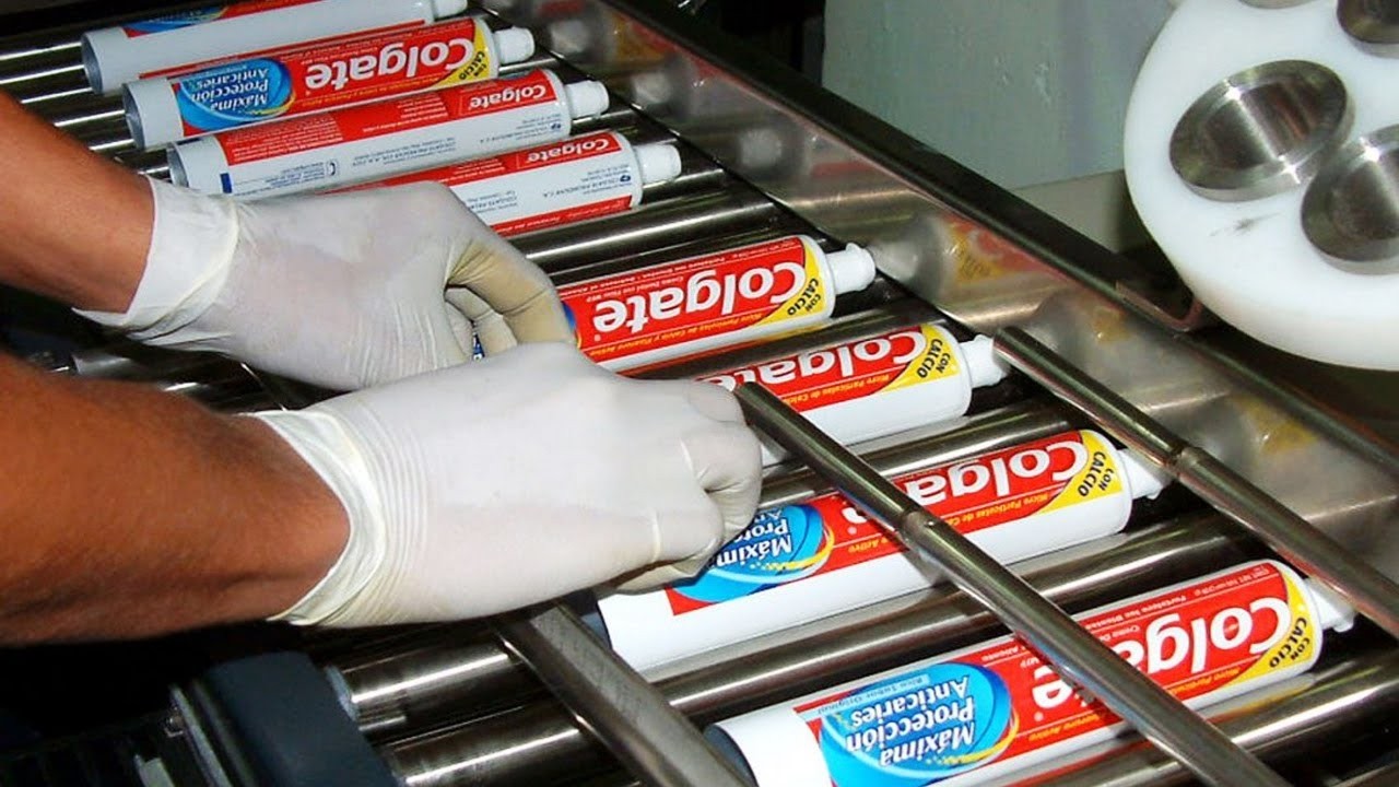 C&Oacute;MO se FABRICA la PASTA DENTAL COLGATE 🦷 | AS&Iacute; se HACEN 5 MILLONES de TUBOS cada D&Iacute;A