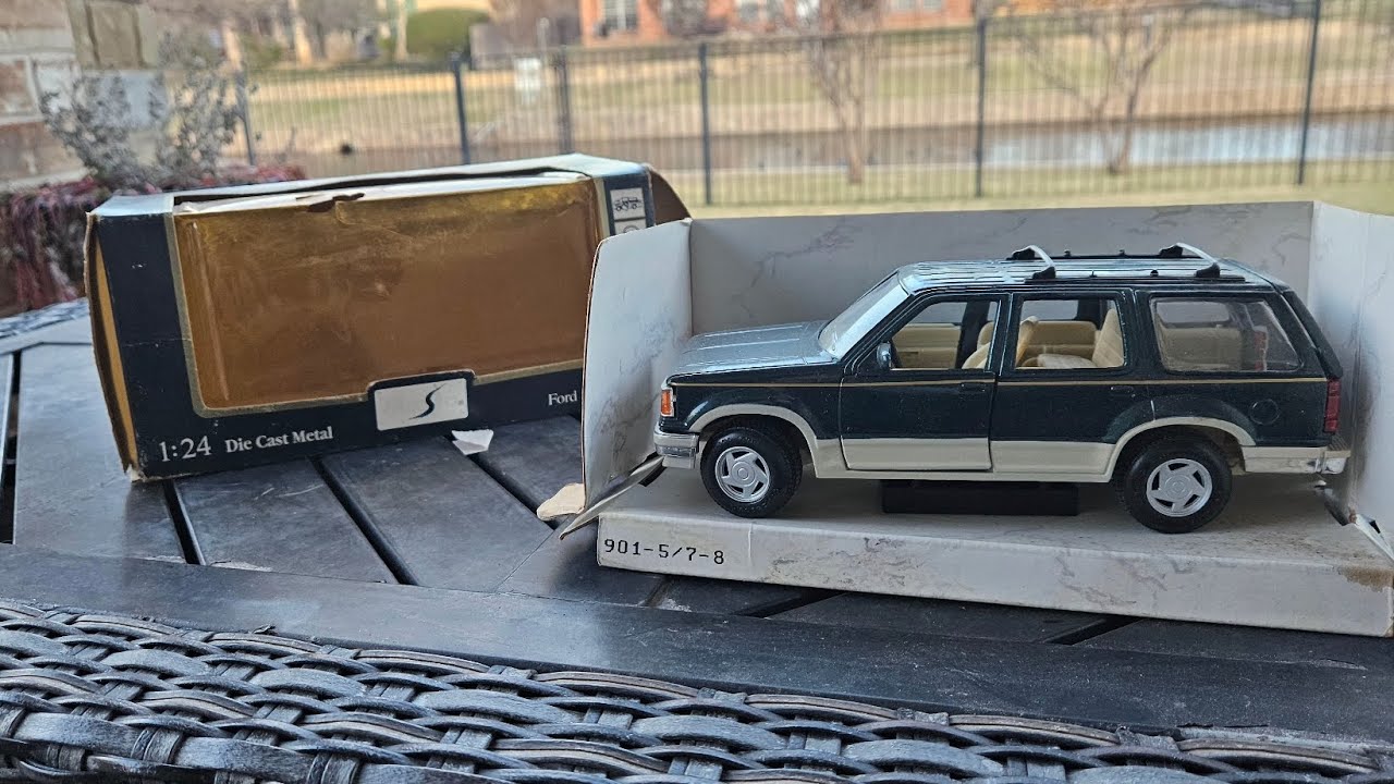 Maisto 1/24 1992 ford explorer unboxing( This is rough!!!)