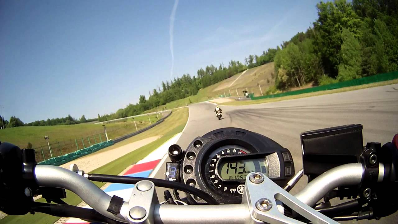 Yamaha FZ6 Brno race track
