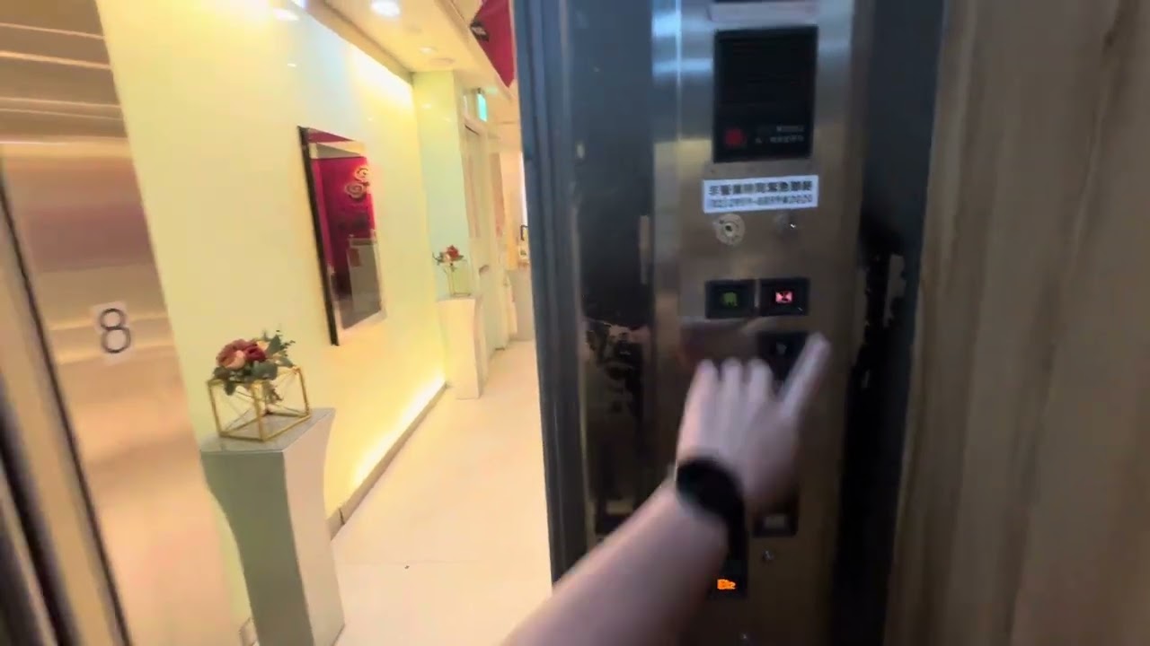亞當搭電梯EP138-日立HITACHI電梯（永大OEM)@誠品生活板橋店