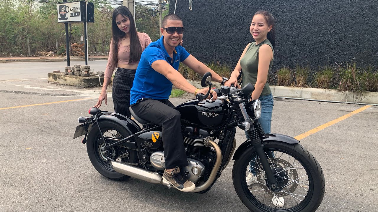 Triumph bonneville bobber black 2017