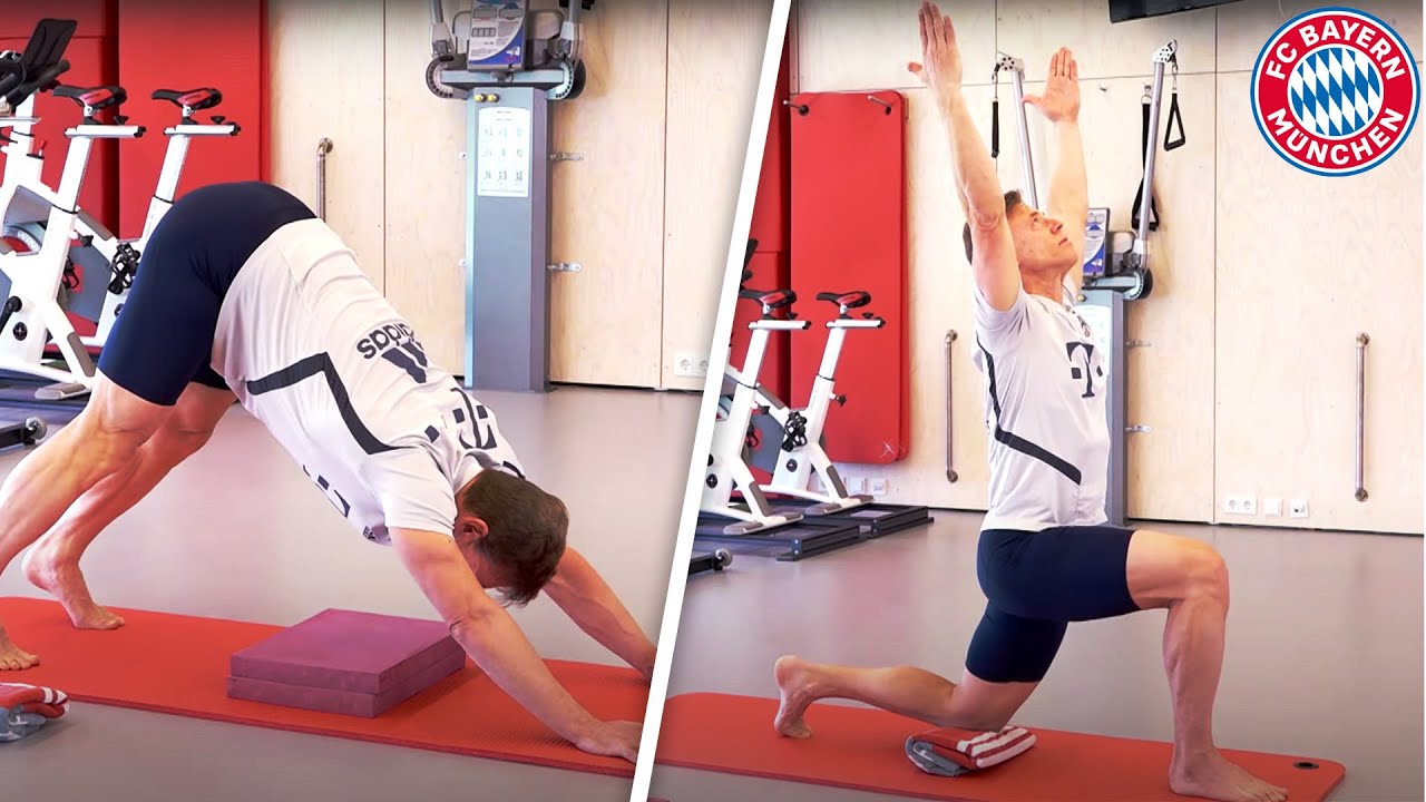 Yoga session with FC Bayern Fitness- and Rehabilitation Coach Peter Schlösser | FC Bayern