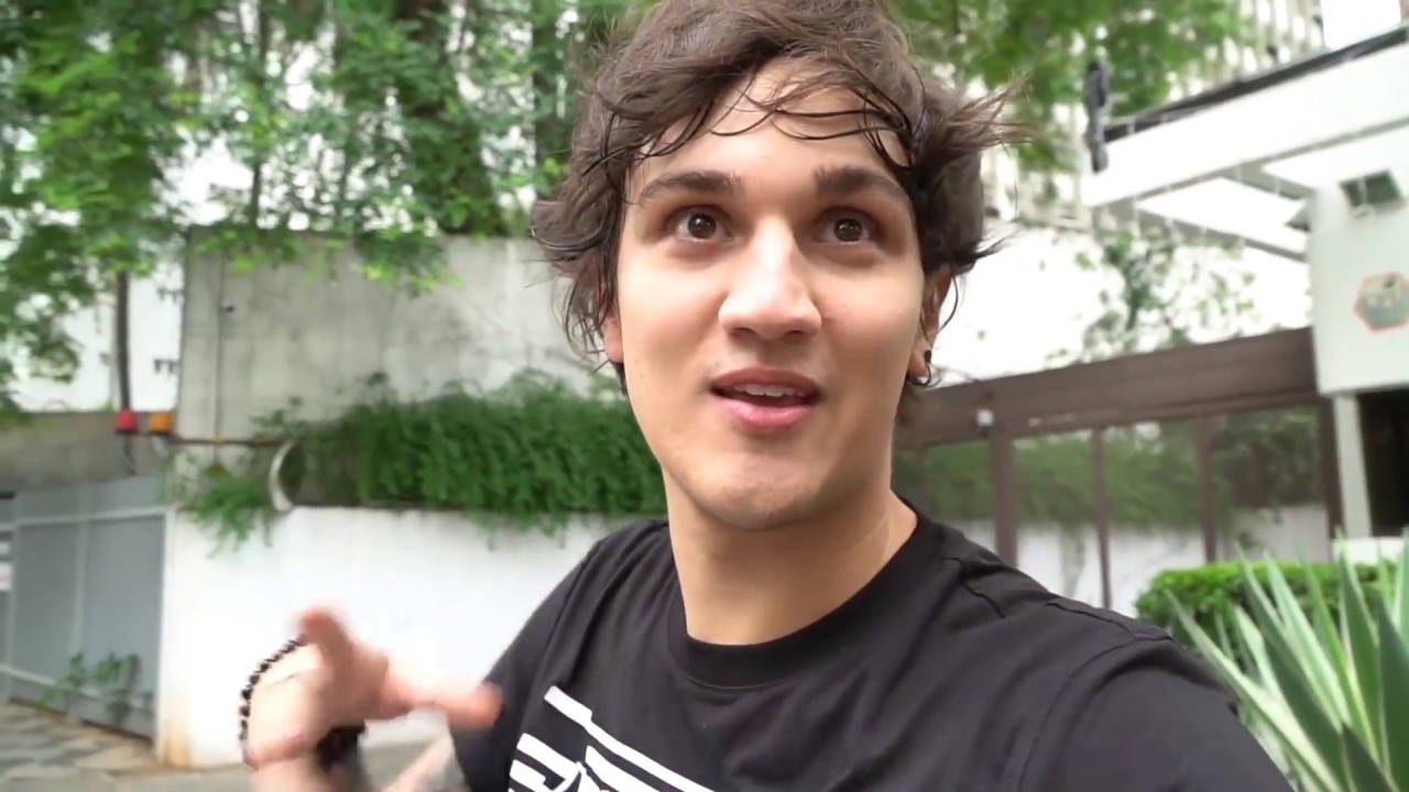 DESMAIEI NO MEIO DA RUA!