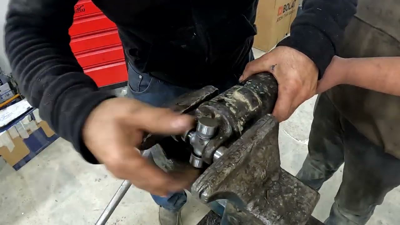 Şaft Mafsalı Değişimi / İşler Yoğun