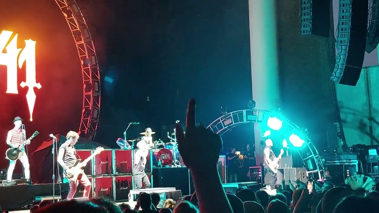 Sum 41 - In Too Deep (Live in Noblesville, Indiana)