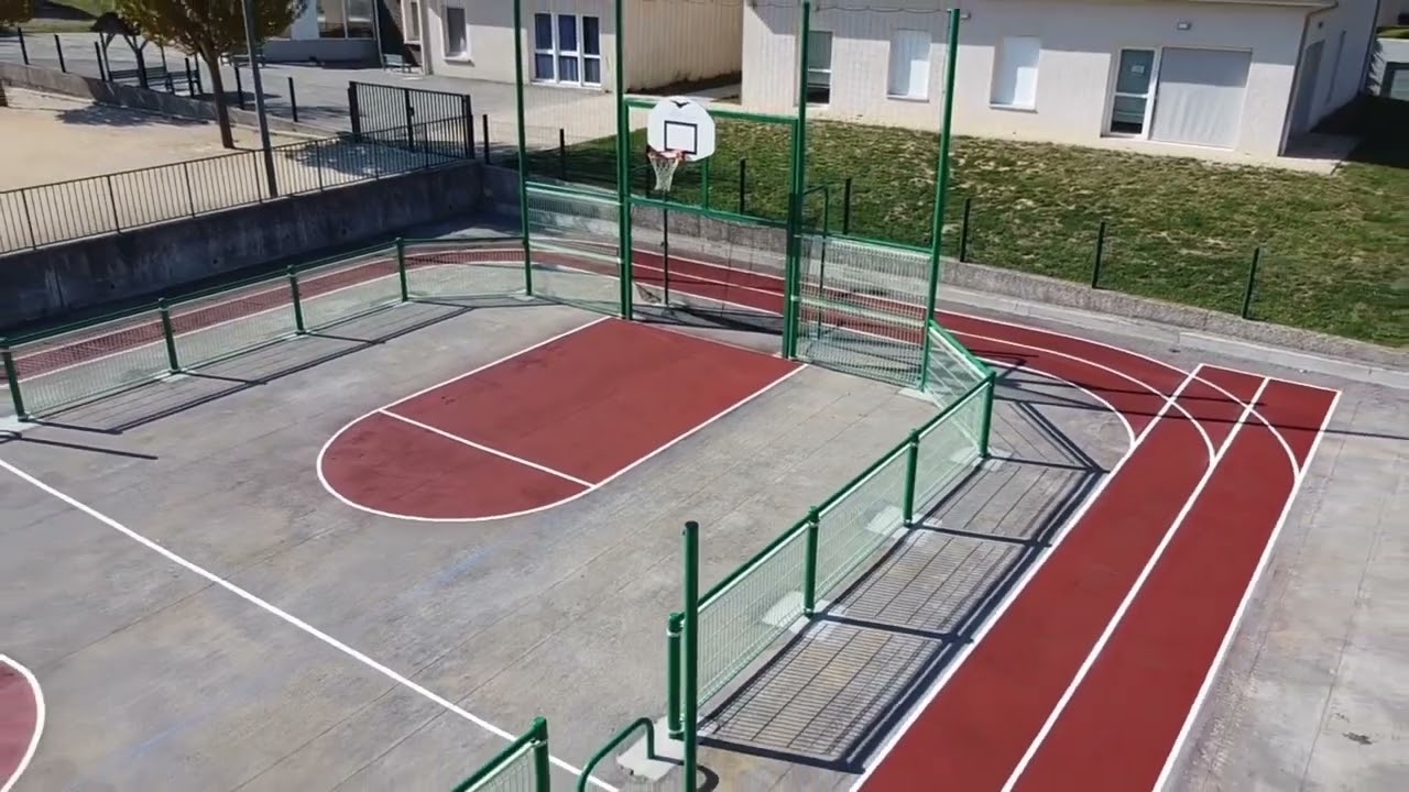 Mise en peinture d'une piste d'athlétisme