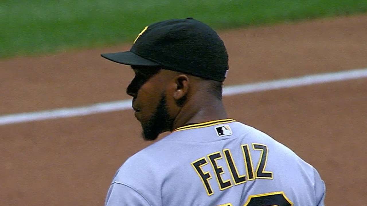 PIT@MIL: Feliz strikes out the side in the 8th