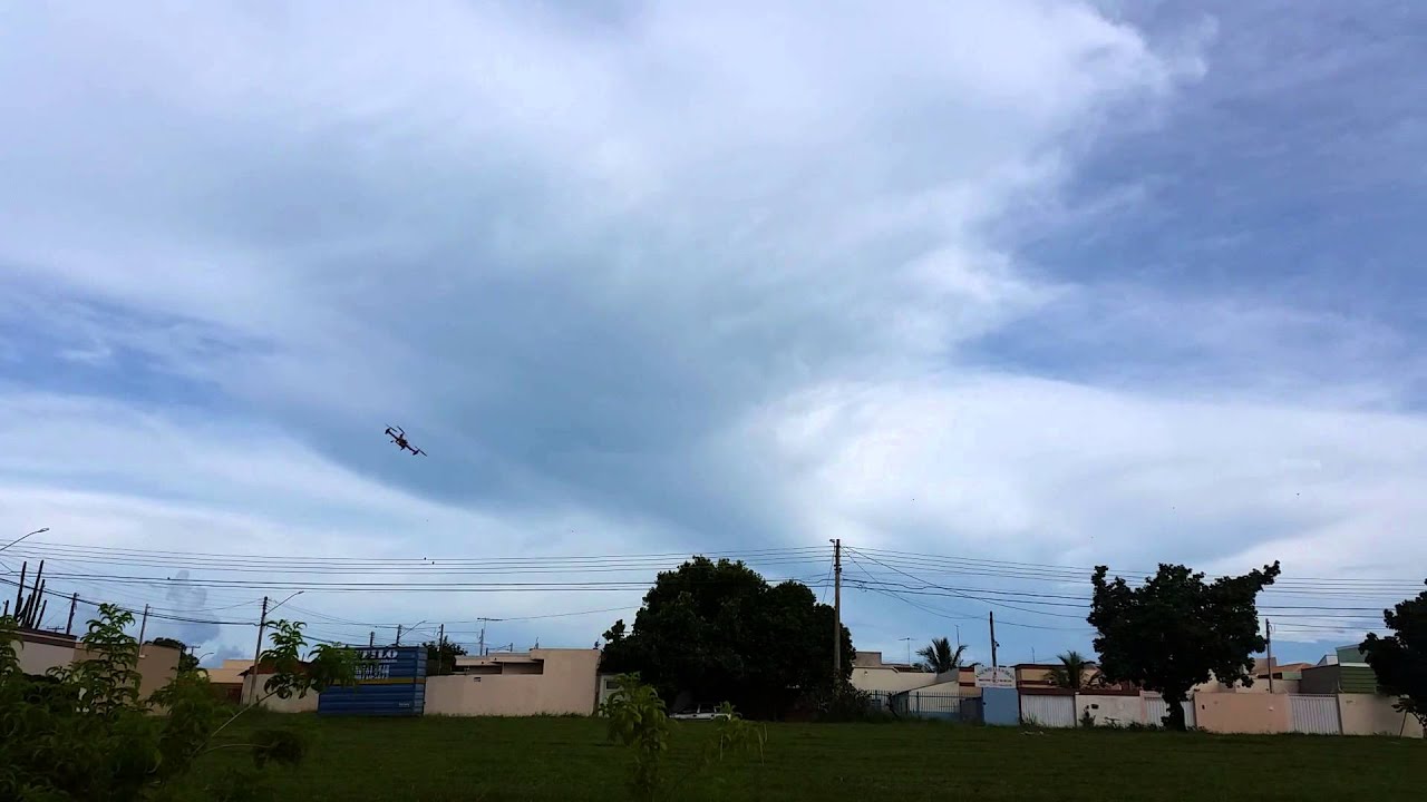 Fazendo curvas com drone