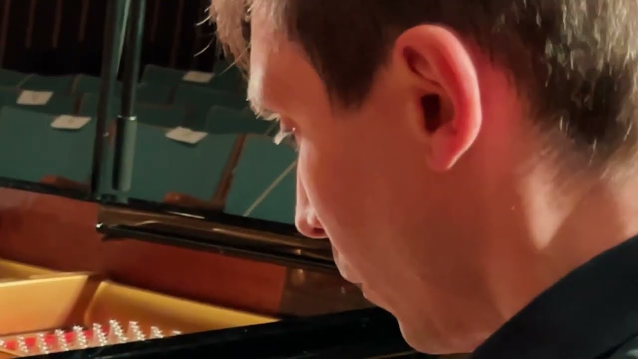 Gabriele Leporatti plays Scarlatti Sonata in b minor K. 377