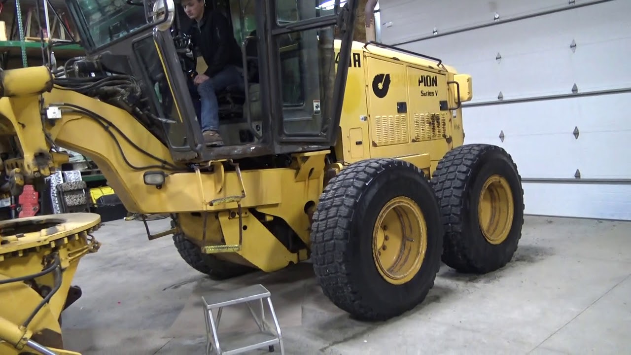 1999 CHAMPION 740A ROAD GRADER