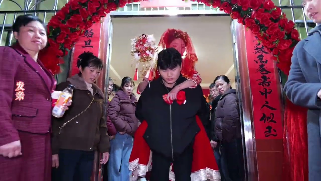 良辰吉时已到，准备发亲。 #农村结婚习俗 #婚礼跟拍 #农村婚礼现场 #传统婚礼
