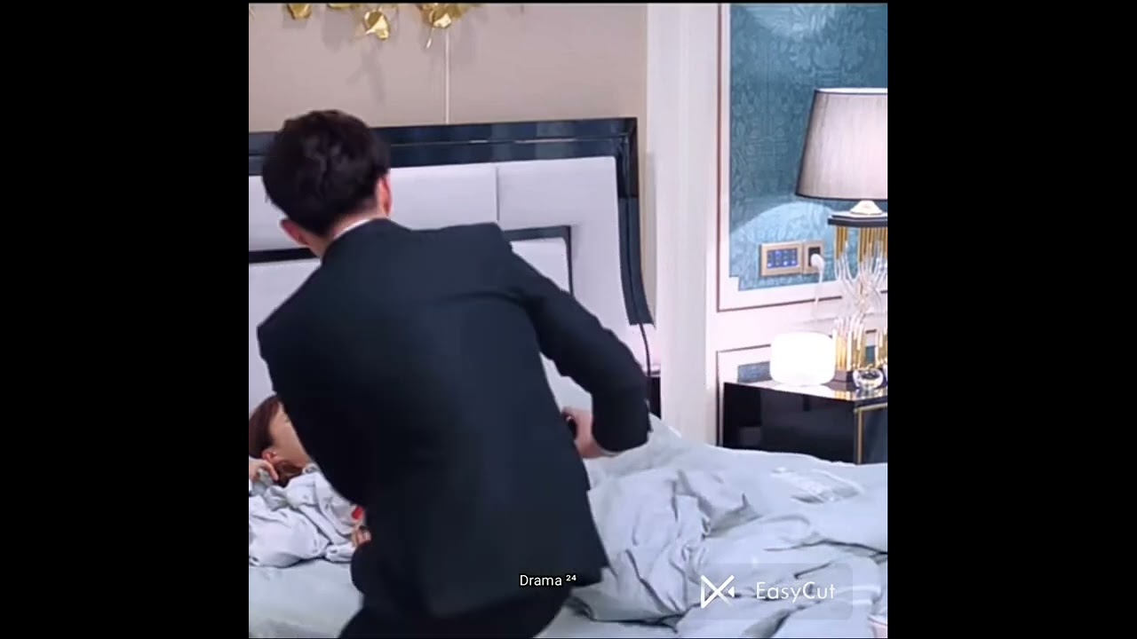 She is the One 😘 comedy scene❤she sleeping😴 but have a romantic💏 (Pei Zitian) (Li Nuo)