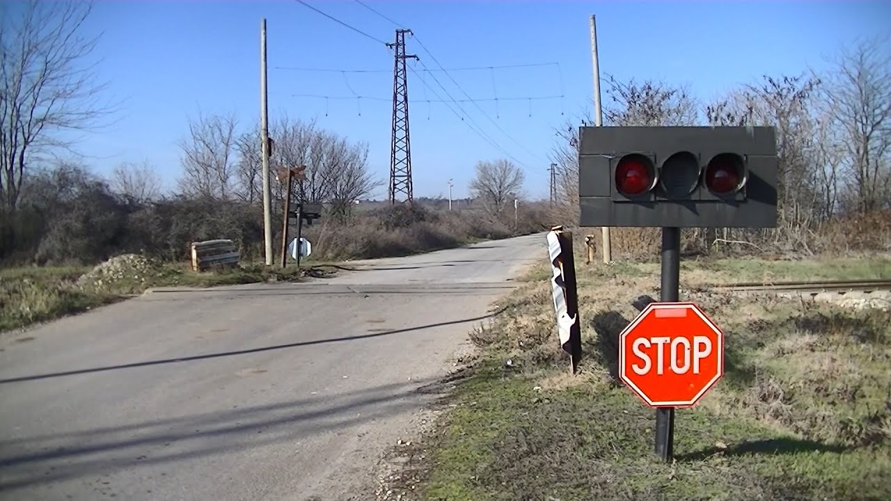 Spoorwegovergang Svoboda (Свобода) (BG) // Railroad crossing // Железопътен прелез
