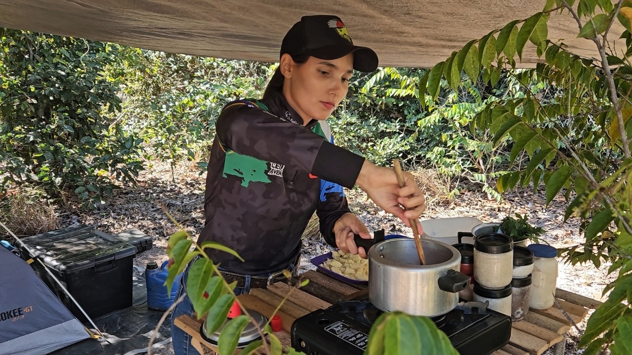 ACAMPAMOS EM UMA ILHA E REGISTRAMOS ANIMAIS SILVESTRES ACAMPAMENTO E MUITA PESCARIA