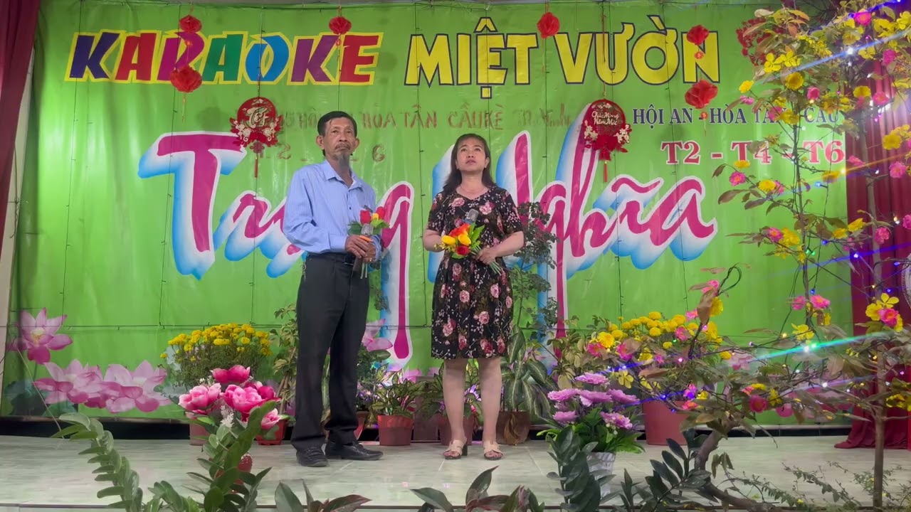 Hoài Dủng & Thúy kiểu trình bày ca khúc yêu em nang ca sỹ 