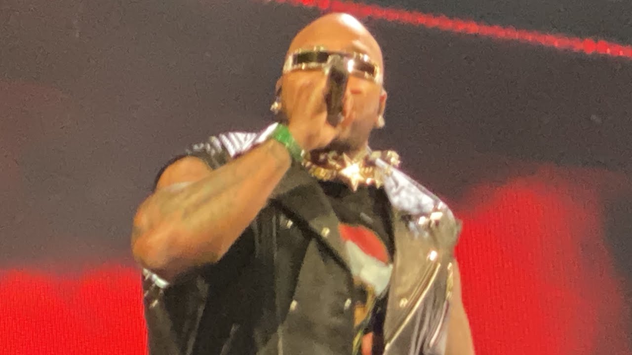 Flo Rida performing Low live at iHeartRadio Jingle Ball 2023