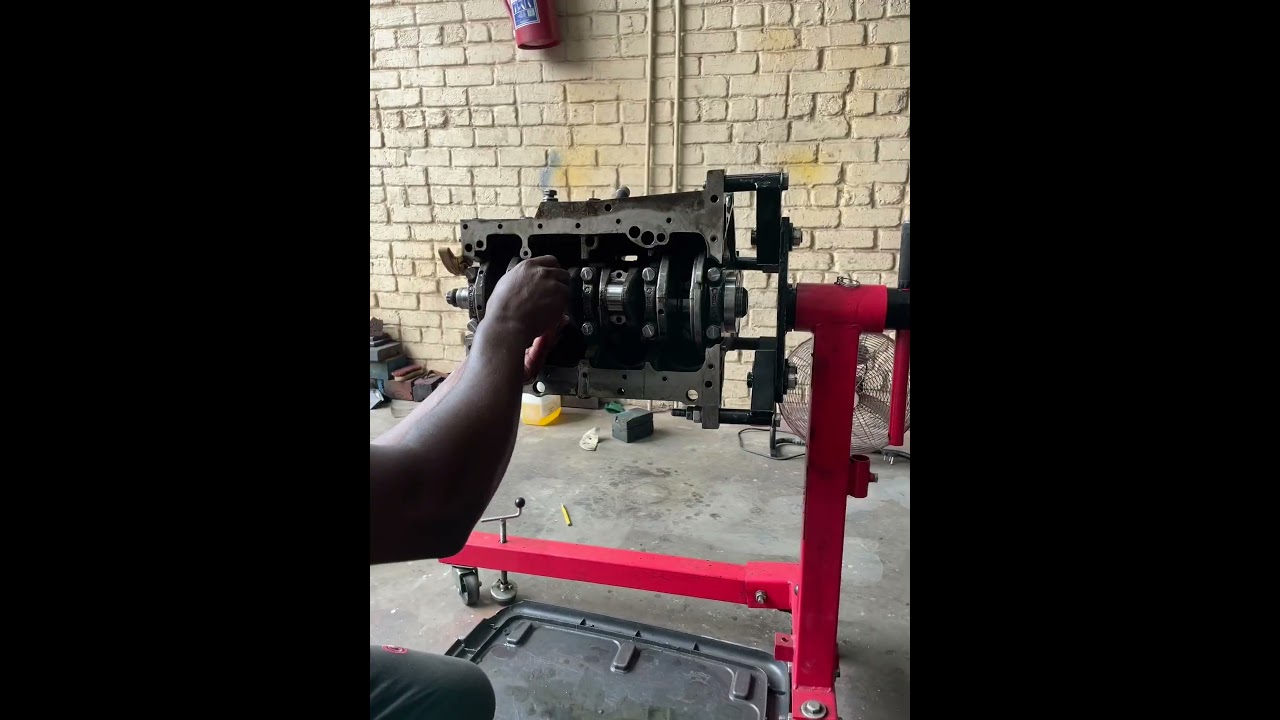 Overhauling Linde Forklift Engine Part Two 