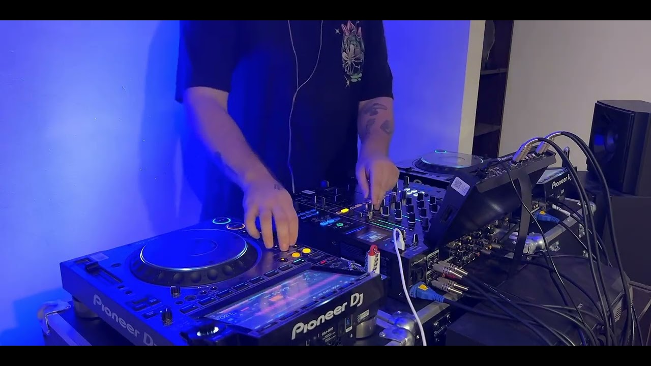 pegándole al beat y mezclando porque si