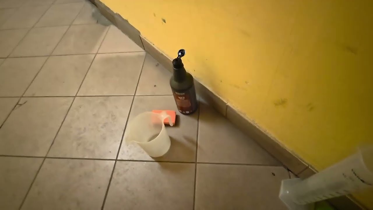 Doczyszczanie osadu z twardej wody za pomocą Clinex M3 Acid w proporcji 1:10.