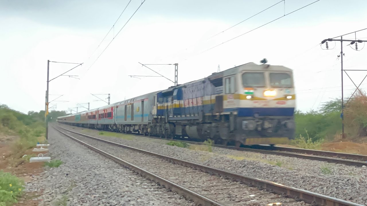 Akola bound 17429 Tirupati - Akola Express with single Gooty WDP4D 40229 