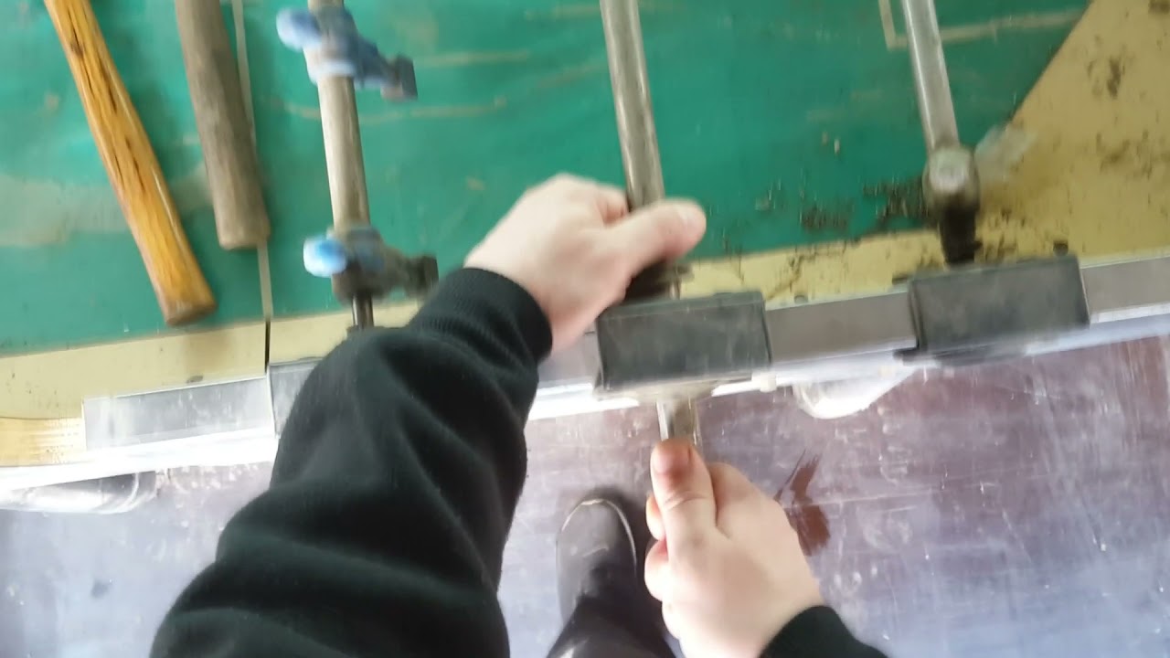 How to remove handle and rods from the table