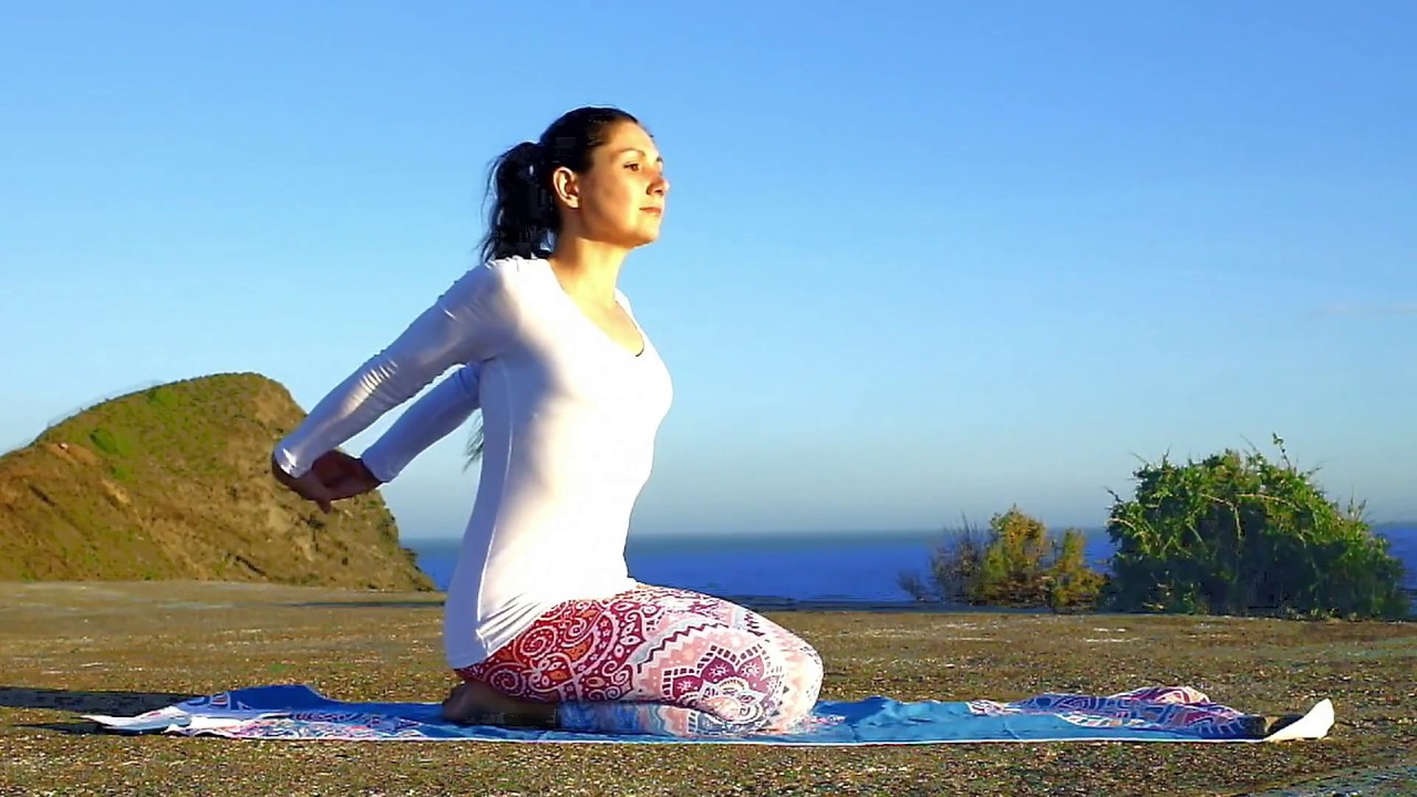 10 min Kundalini Yoga für Schönheit - Stärkung Deiner Körpermitte und flexible Wirbelsäule
