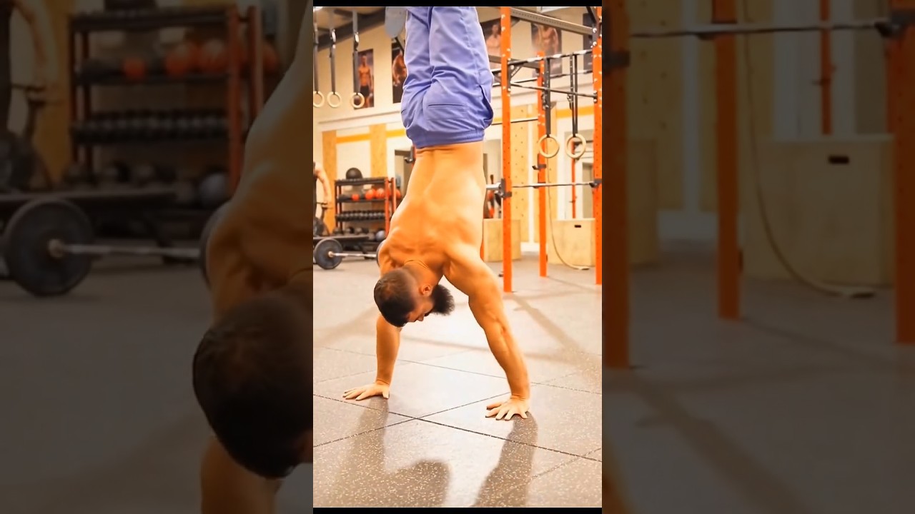 Anatoly Prank on Bodybuilder🤣💪 #anatolyprank #anatolygym #bodybuildinglifestyle #anatoly king