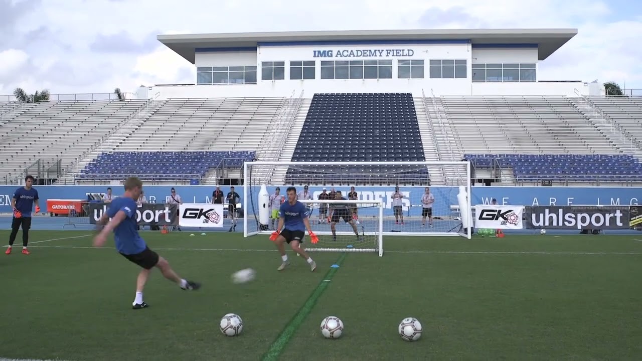 Goalkeeper training for complex situations