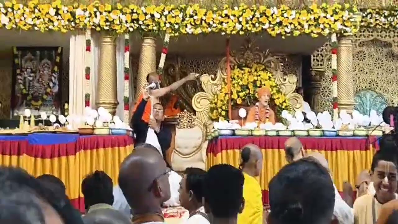 శ్రీల భక్తి వికాస స్వామి మహారాజ్ గురు పూజ #iskcon #iskconnandyal #gurudev #srilaprabhupad