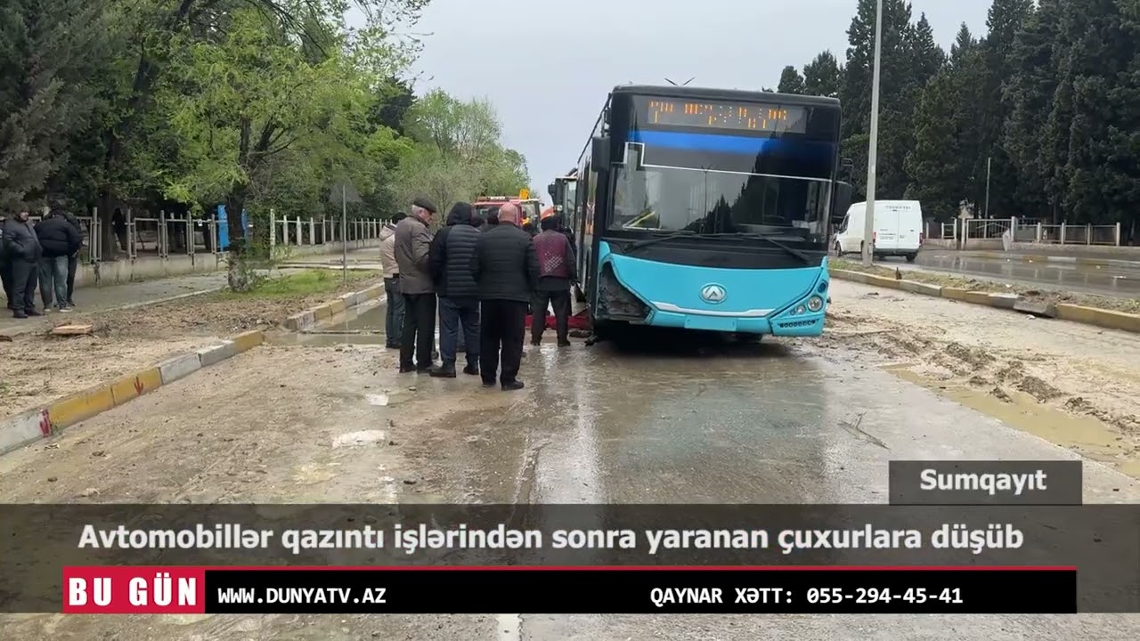 Sumqayıtda avtomobillər qazıntı işlərindən sonra yaranan &ccedil;uxurlara d&uuml;ş&uuml;b
