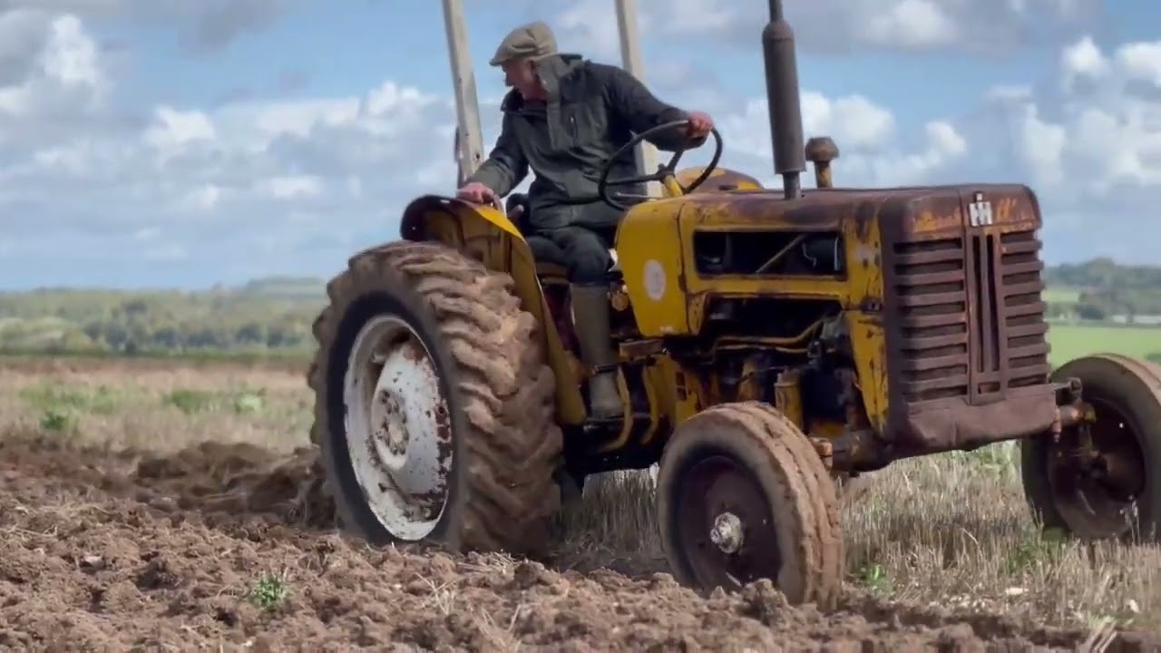 International B275's Ploughing, I mean playing at Longstock Rally
