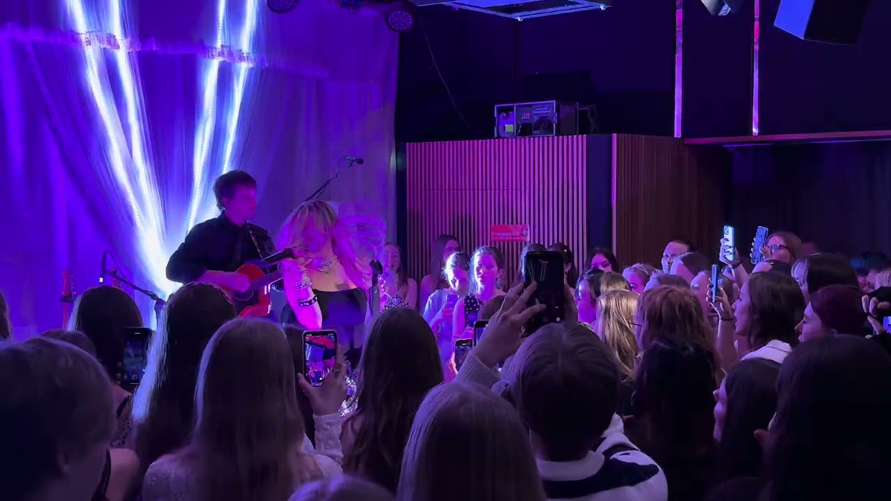Eileen Alister - The Right To Cry | Ideal Bar, Copenhagen | 9/3/2026