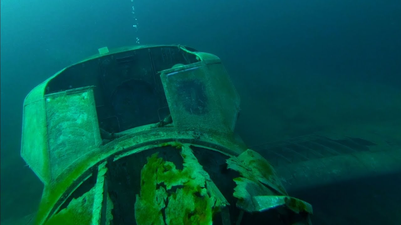 Underwater airplane wreck - AN-2 in Zakrzówek quarry