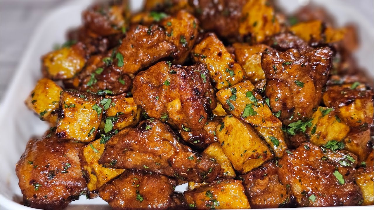 Жареный картофель и курица в остром масле