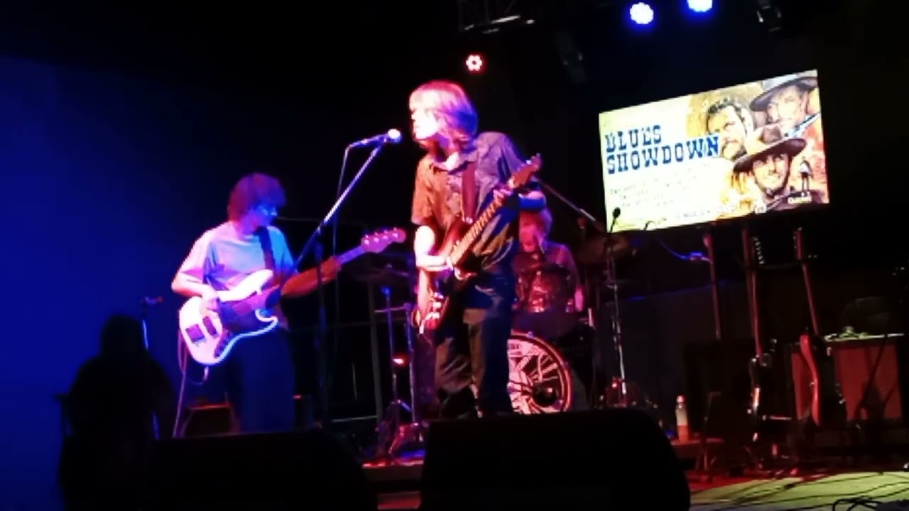 Jimi Hendrix - Voodoo Child | Earth Blues Cover (Live at The Daisy Jones Bar)