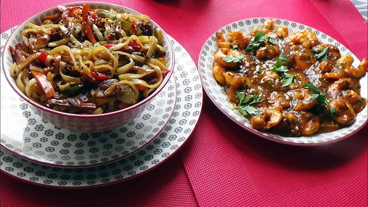 Crevettes à la sauce piquante et nouilles sautées aux légumes
