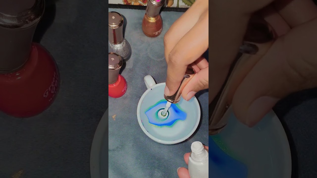 water marble nail art 💙🤍💚💅#watermarblenailart #shortsfeed #naildesign #youtubeshorts #shortsviral