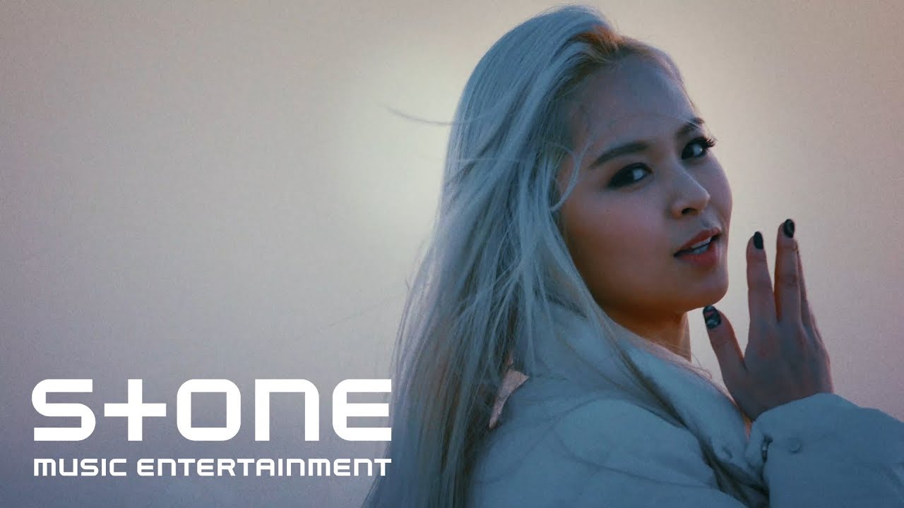 EVERGLOW Crank In Film #E:U (이유)