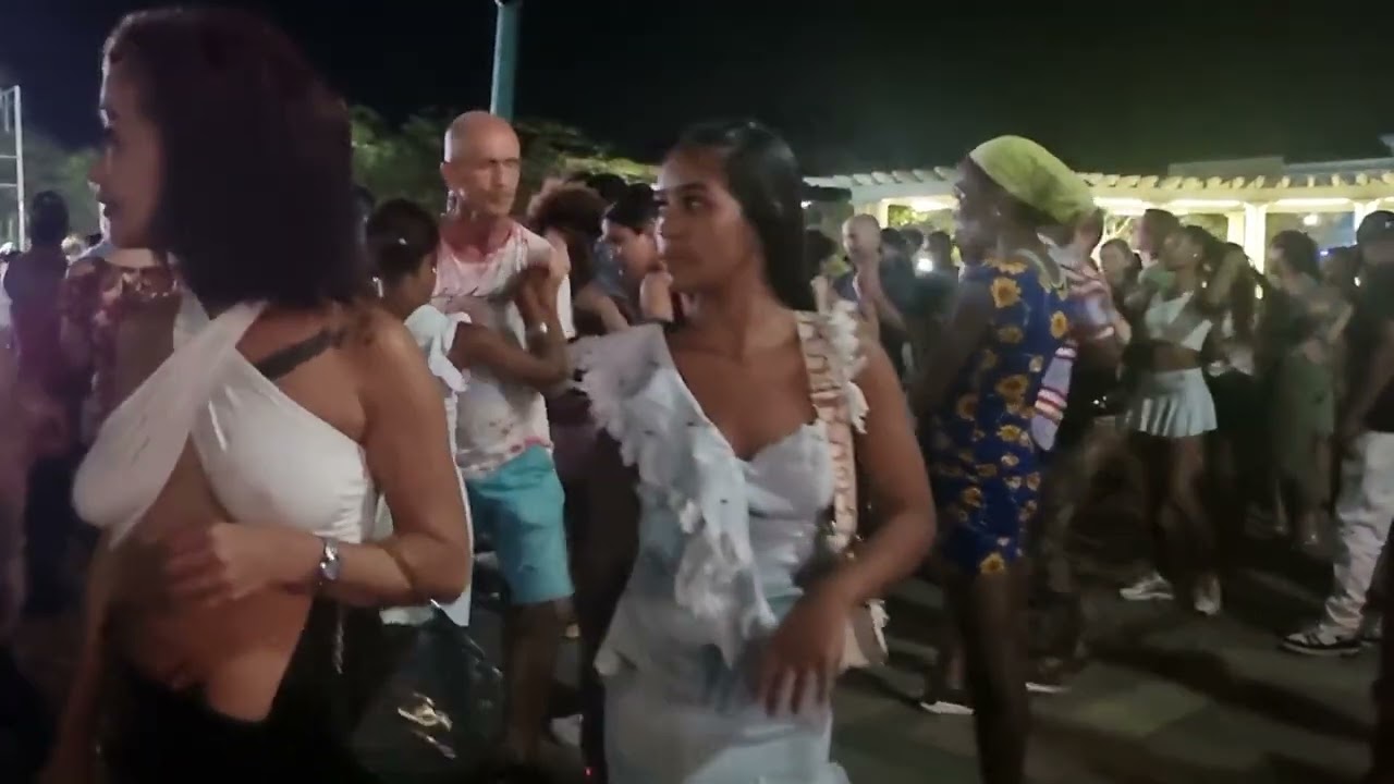 ¡FIESTA! PLAZA DE MARTE EN SANTIAGO DE CUBA