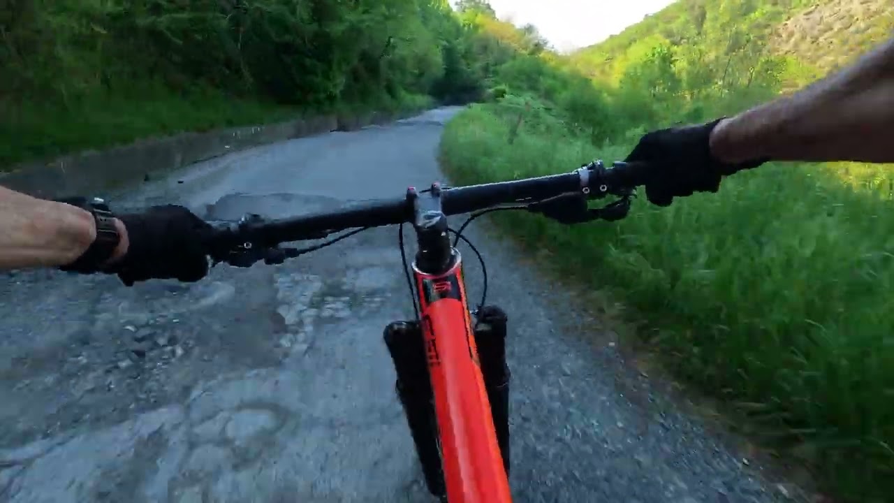 Road with Mtb. Strava segment: Lencisa Camposilvano DH, Third position.